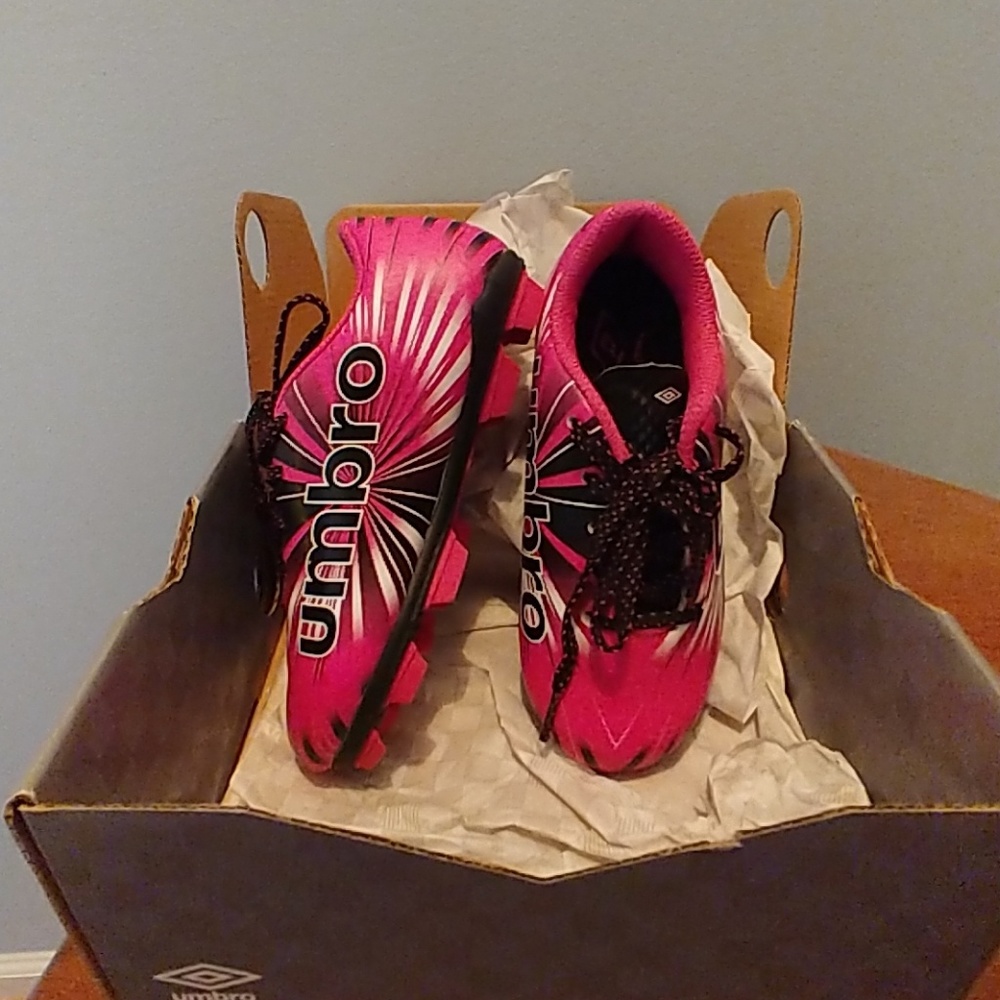 Umbro girl's soccer cleats